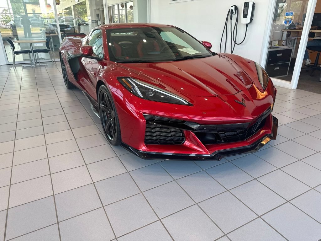 Used 2025 Chevrolet Corvette Z06 RWD image 4