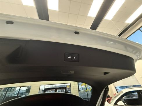 Used 2023 Audi Q4 e-tron Prestige image 11