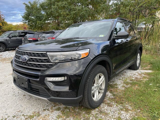 Used 2023 Ford Explorer XLT w/ Equipment Group 202A AWD/4WD image 2