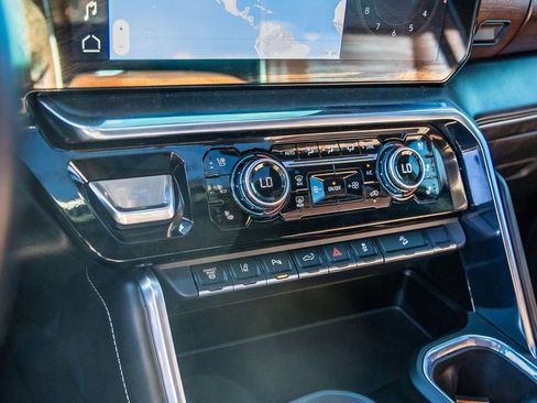 Used 2024 GMC Sierra 2500 Denali Ultimate AWD/4WD image 37