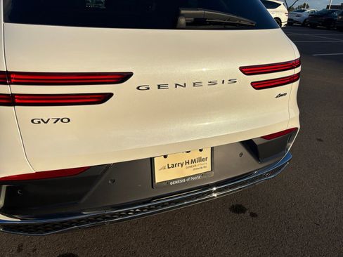 Used 2026 Genesis GV70 2.5T Advanced image 24