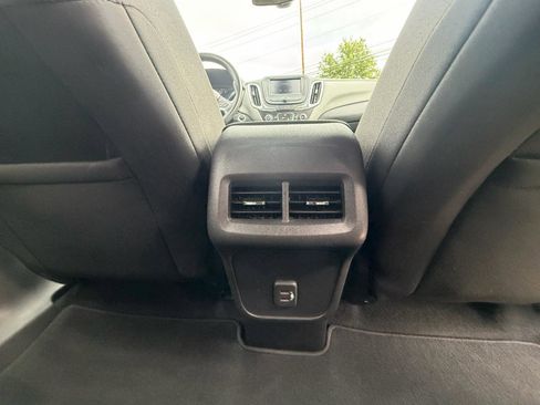 Used 2021 Chevrolet Equinox LS w/ LS Convenience Package FWD image 40