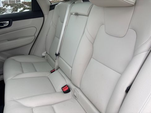 Certified 2023 Volvo XC60 B5 Core image 32