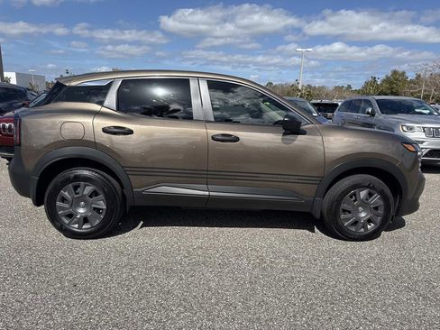 Used 2025 Nissan Kicks S image 2