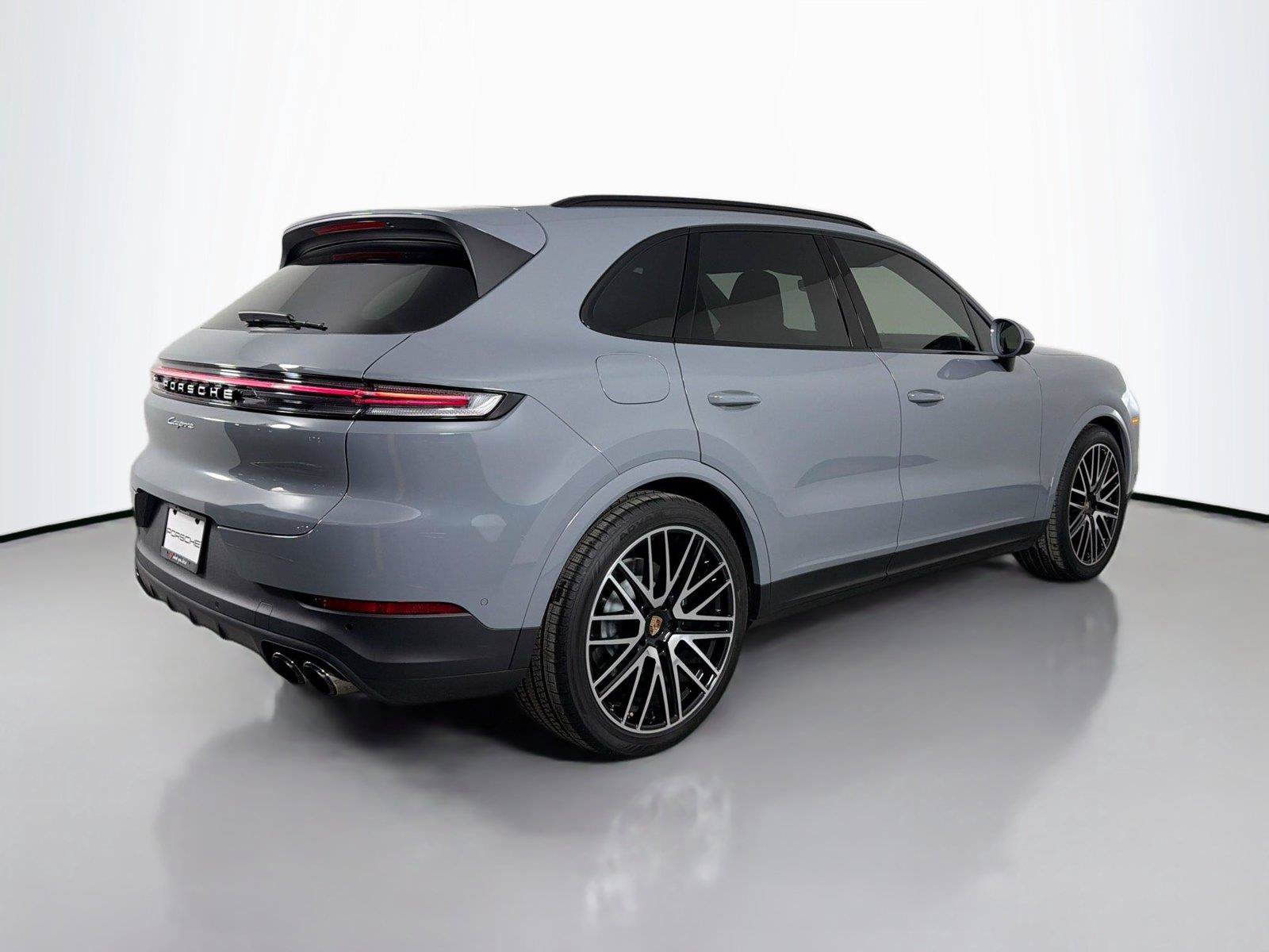 Certified 2025 Porsche Cayenne AWD/4WD image 7