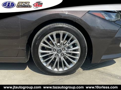 Used 2019 Toyota Avalon Limited w/ All Weather Liner Package FWD image 9