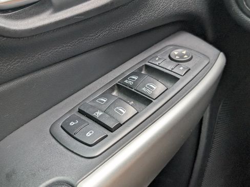 Used 2017 Jeep Cherokee Overland w/ Technology Group AWD/4WD image 25
