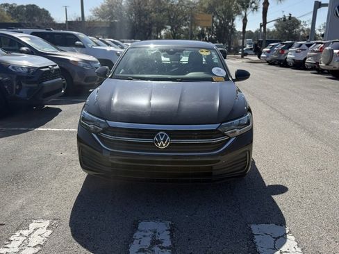 Certified 2022 Volkswagen Jetta SE image 4