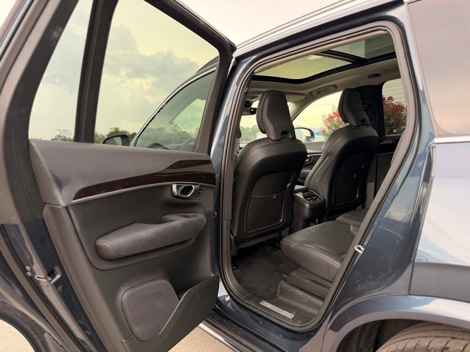 Used 2019 Volvo XC90 T6 Momentum w/ Advanced Package AWD/4WD image 12
