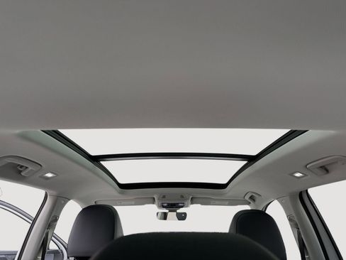 New 2025 Volkswagen Tiguan SE image 13