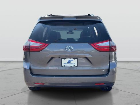 Used 2018 Toyota Sienna LE w/ Carpet Mat Package FWD image 6