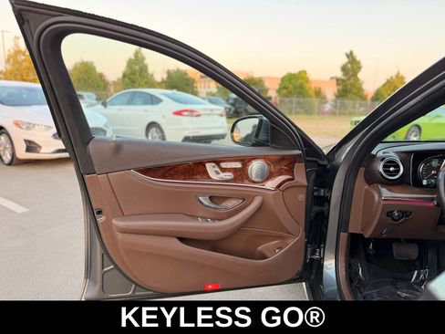 Used 2017 Mercedes-Benz E 400 4MATIC Wagon image 20