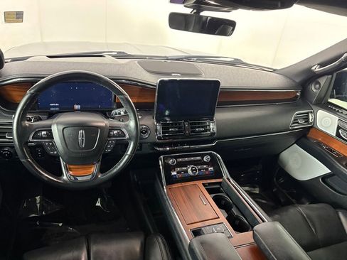 Used 2020 Lincoln Navigator Reserve image 25