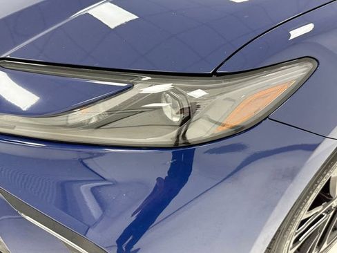 Used 2025 Toyota Camry SE w/ Convenience Package image 6