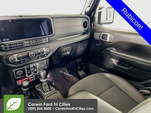 Used 2025 Jeep Wrangler Unlimited Rubicon AWD/4WD image 25