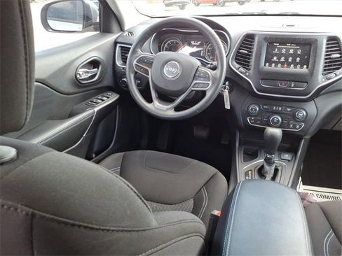 Used 2021 Jeep Cherokee Latitude image 4