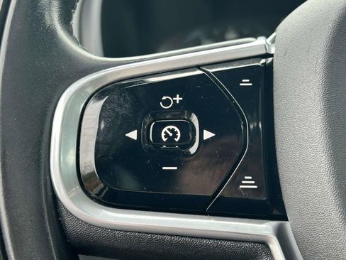 Used 2017 Volvo XC90 T6 Momentum w/ Vision Package image 24