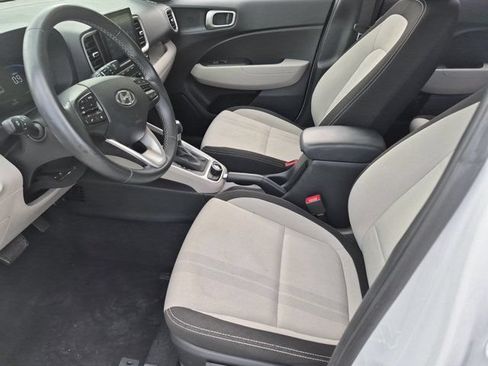 Used 2025 Hyundai Venue SEL FWD image 24