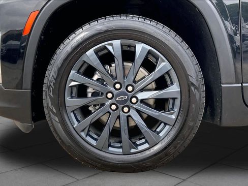 Used 2023 Chevrolet Traverse RS FWD image 11