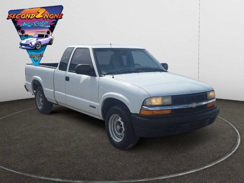 Used 2001 Chevrolet S10 Pickup 2WD Extended Cab image 3