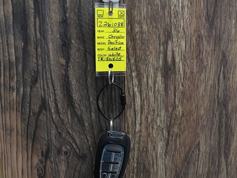 Used 2026 Chrysler Pacifica Select FWD image 32