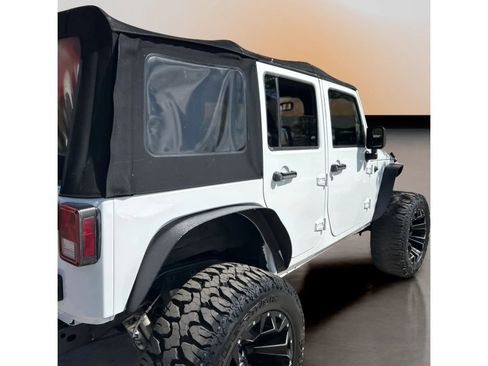 Used 2017 Jeep Wrangler Unlimited Rubicon w/ Dual Top Group AWD/4WD image 32