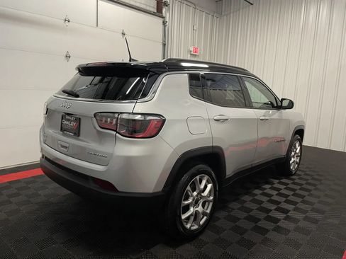 Used 2025 Jeep Compass Limited AWD/4WD image 4