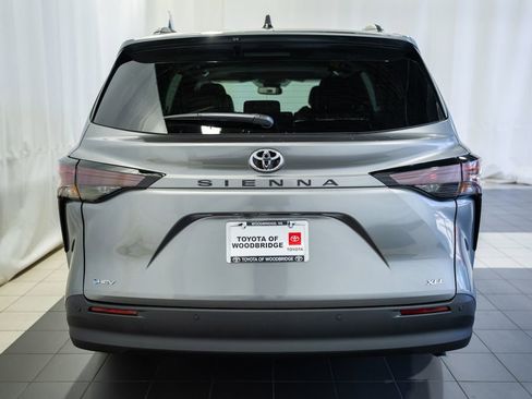 New 2026 Toyota Sienna XLE FWD image 5