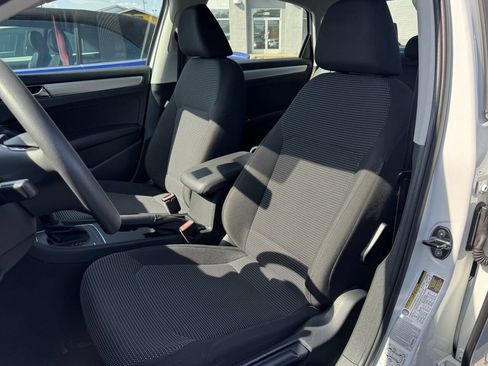 Used 2017 Volkswagen Passat 1.8T S FWD image 9