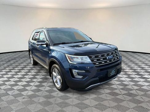 Used 2017 Ford Explorer XLT w/ Equipment Group 202A AWD/4WD image 1