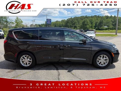 Used 2024 Chrysler Pacifica Touring-L FWD image 27