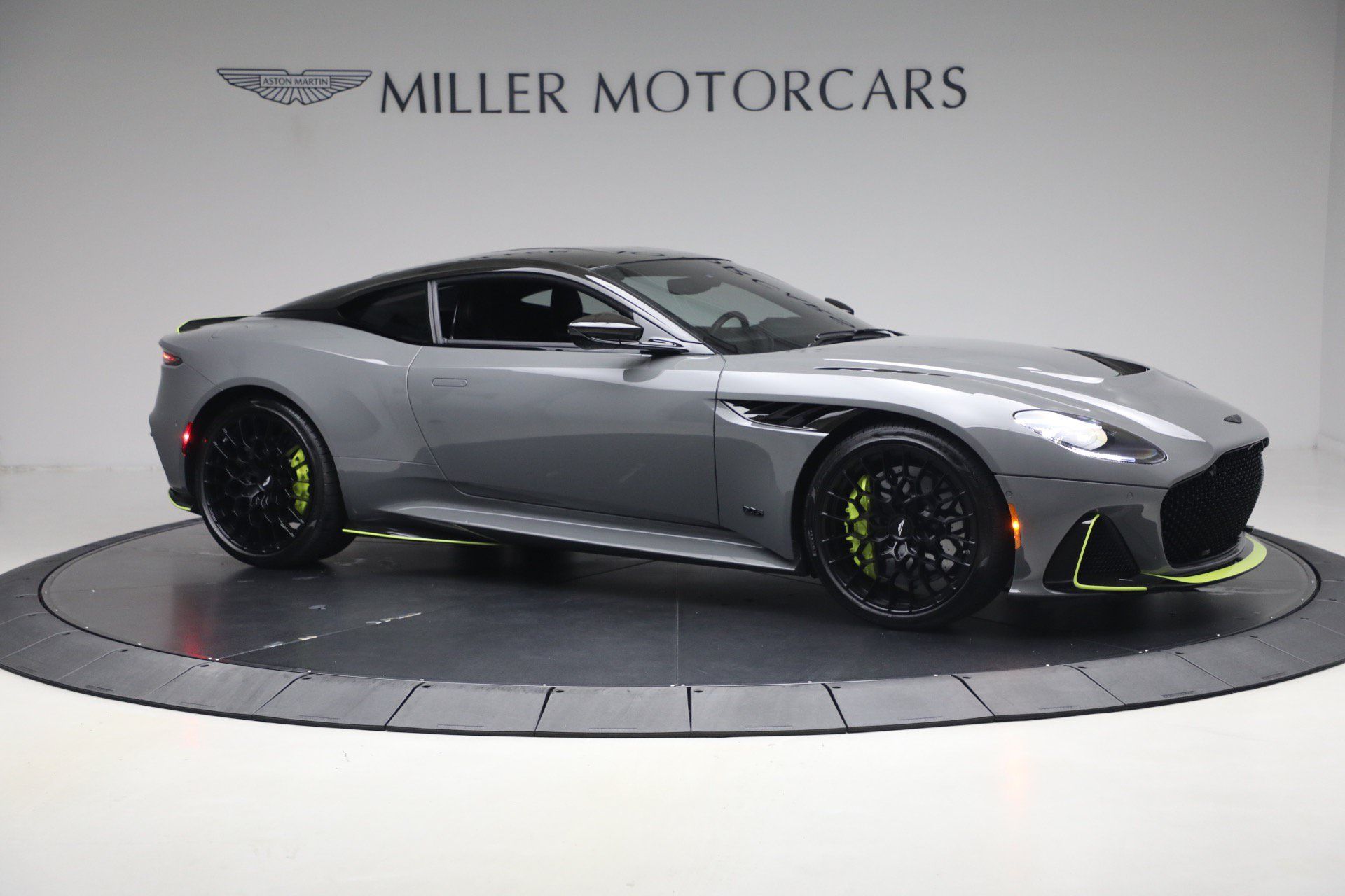 Used 2023 Aston Martin DBS Coupe RWD image 10