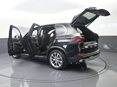 Used 2025 BMW X5 xDrive50e AWD/4WD image 81