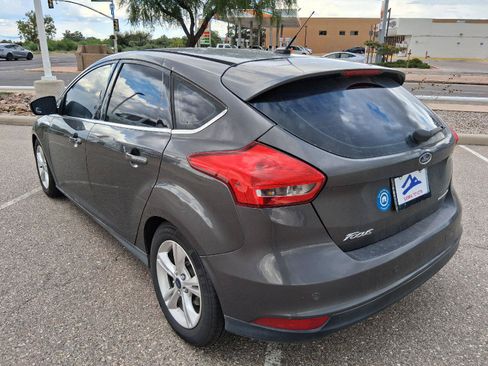 Used 2016 Ford Focus Titanium w/ Titanium Technology Package FWD image 3