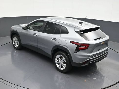 Used 2024 Chevrolet Trax LS FWD image 18