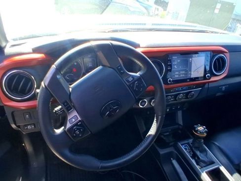 Used 2020 Toyota Tacoma TRD Off-Road w/ TRD Premium Off Road Package AWD/4WD image 16