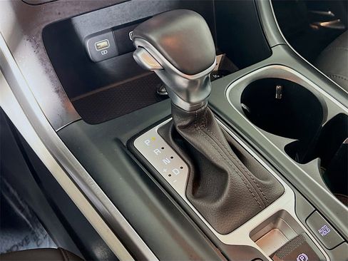 Used 2024 Kia Carnival LX image 16