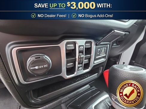 Used 2025 Jeep Wrangler Unlimited Sahara AWD/4WD image 29