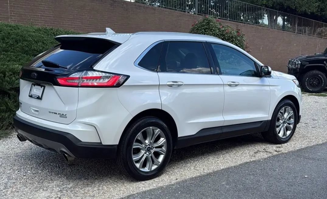 Used 2019 Ford Edge Titanium w/ Cold Weather Package AWD/4WD image 5