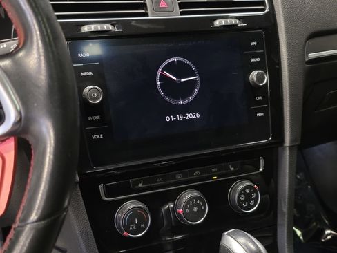 Used 2020 Volkswagen GTI SE image 24