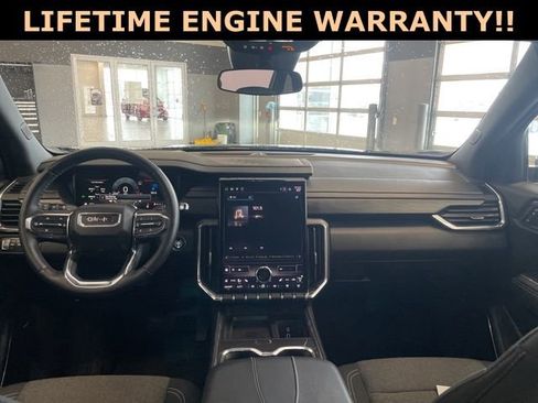 Used 2025 GMC Acadia Elevation image 25