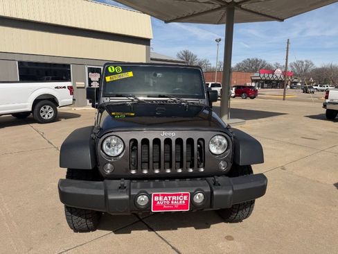 Used 2018 Jeep Wrangler Unlimited Sport S AWD/4WD image 24