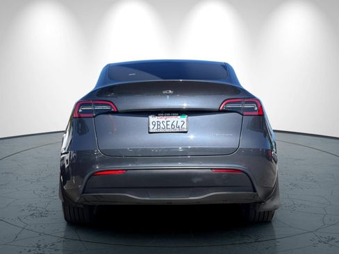 Used 2022 Tesla Model Y Long Range AWD/4WD image 5