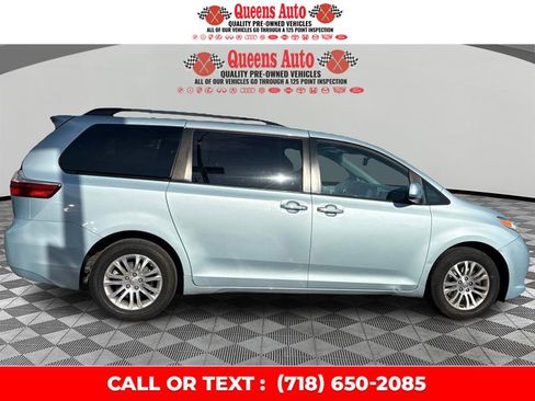 Used 2017 Toyota Sienna XLE w/ XLE Navigation Package FWD image 9