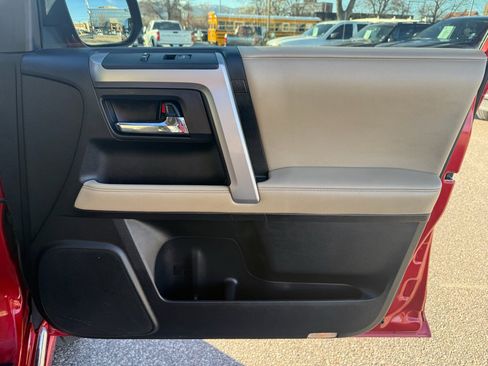Used 2014 Toyota 4Runner Limited image 20