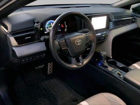 Used 2025 Toyota Camry SE FWD image 15