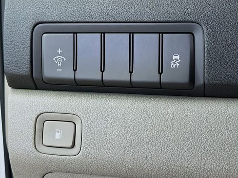 Used 2018 Kia Sedona L FWD image 26