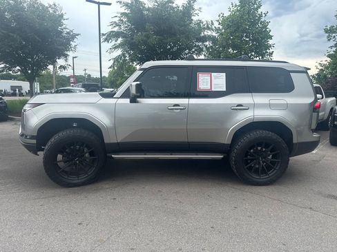 Used 2024 Lexus GX 550 w/ Accessory Package (2T) AWD/4WD image 4