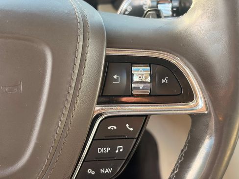 Used 2017 Lincoln Continental Select FWD image 27