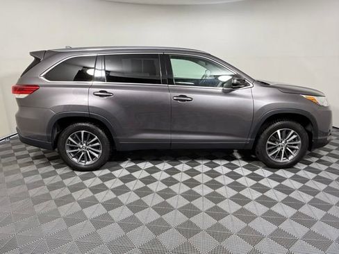 Used 2019 Toyota Highlander XLE FWD image 7